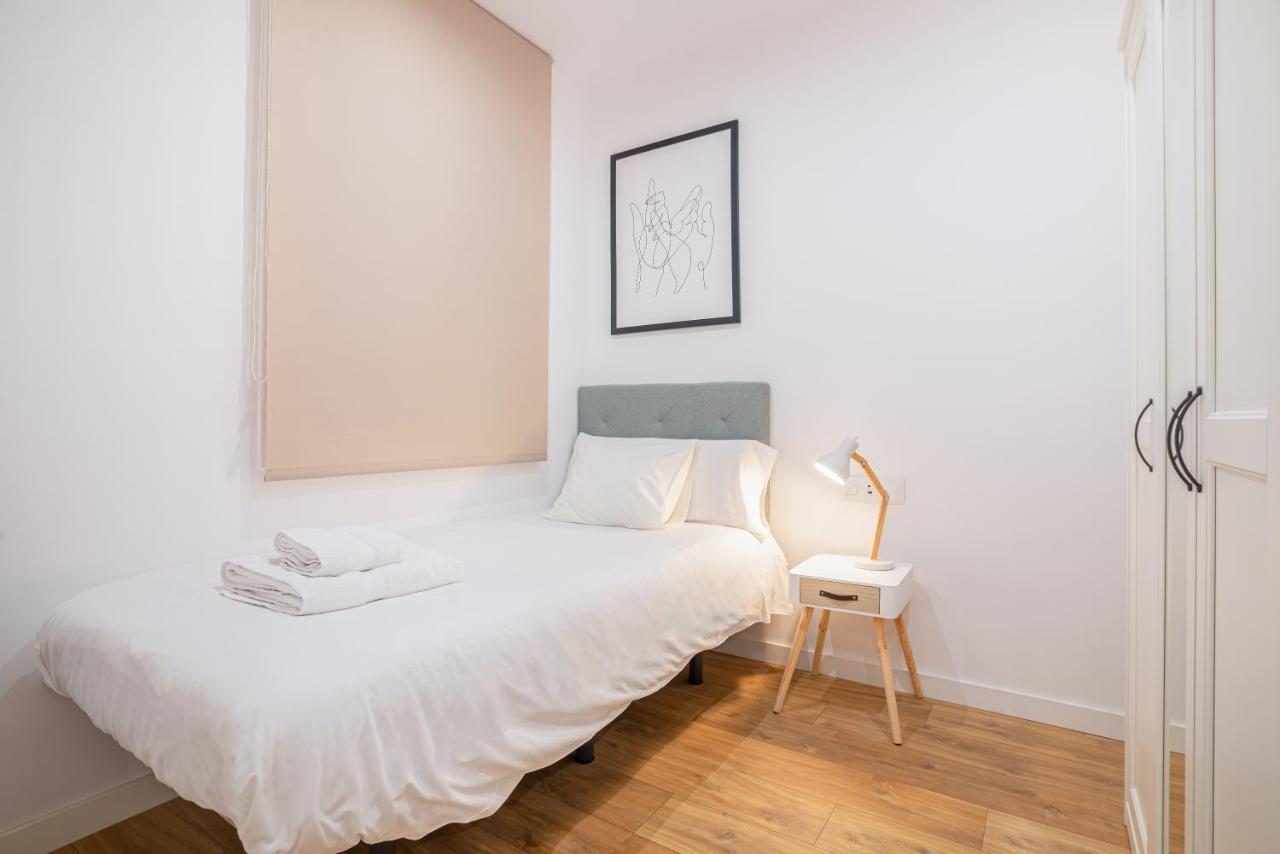The White Flats Les Corts Apartment Barcelona Bagian luar foto