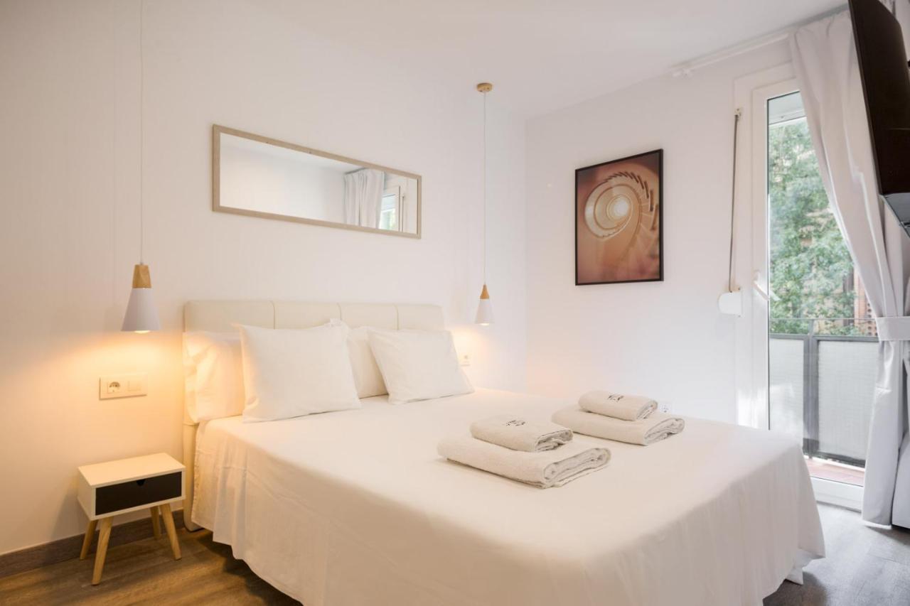 The White Flats Les Corts Apartment Barcelona Bagian luar foto