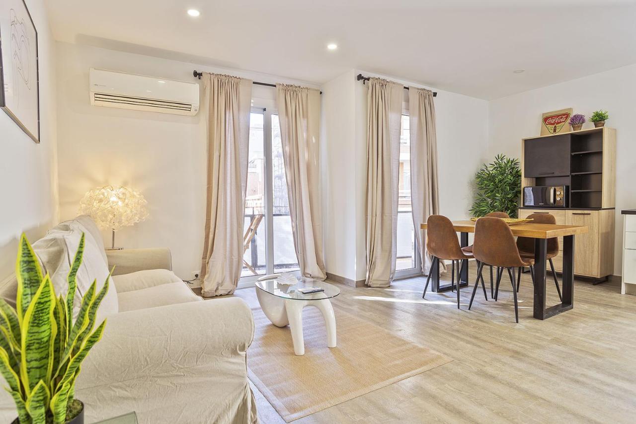 The White Flats Les Corts Apartment Barcelona Bagian luar foto