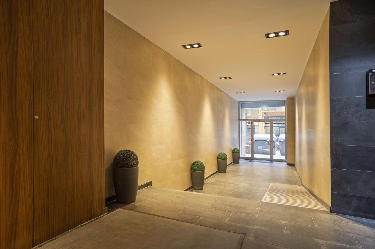 The White Flats Les Corts Apartment Barcelona Bagian luar foto