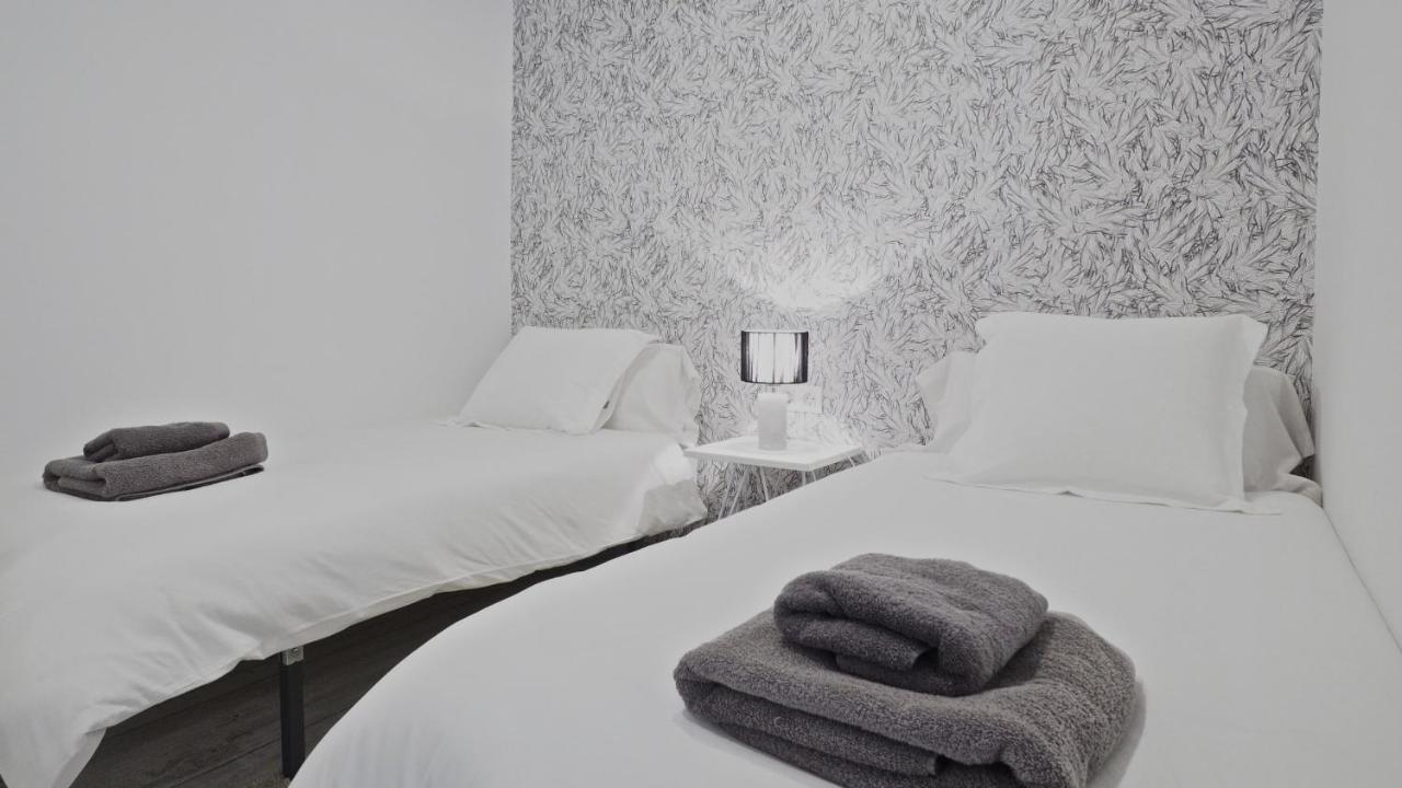 The White Flats Les Corts Apartment Barcelona Bagian luar foto